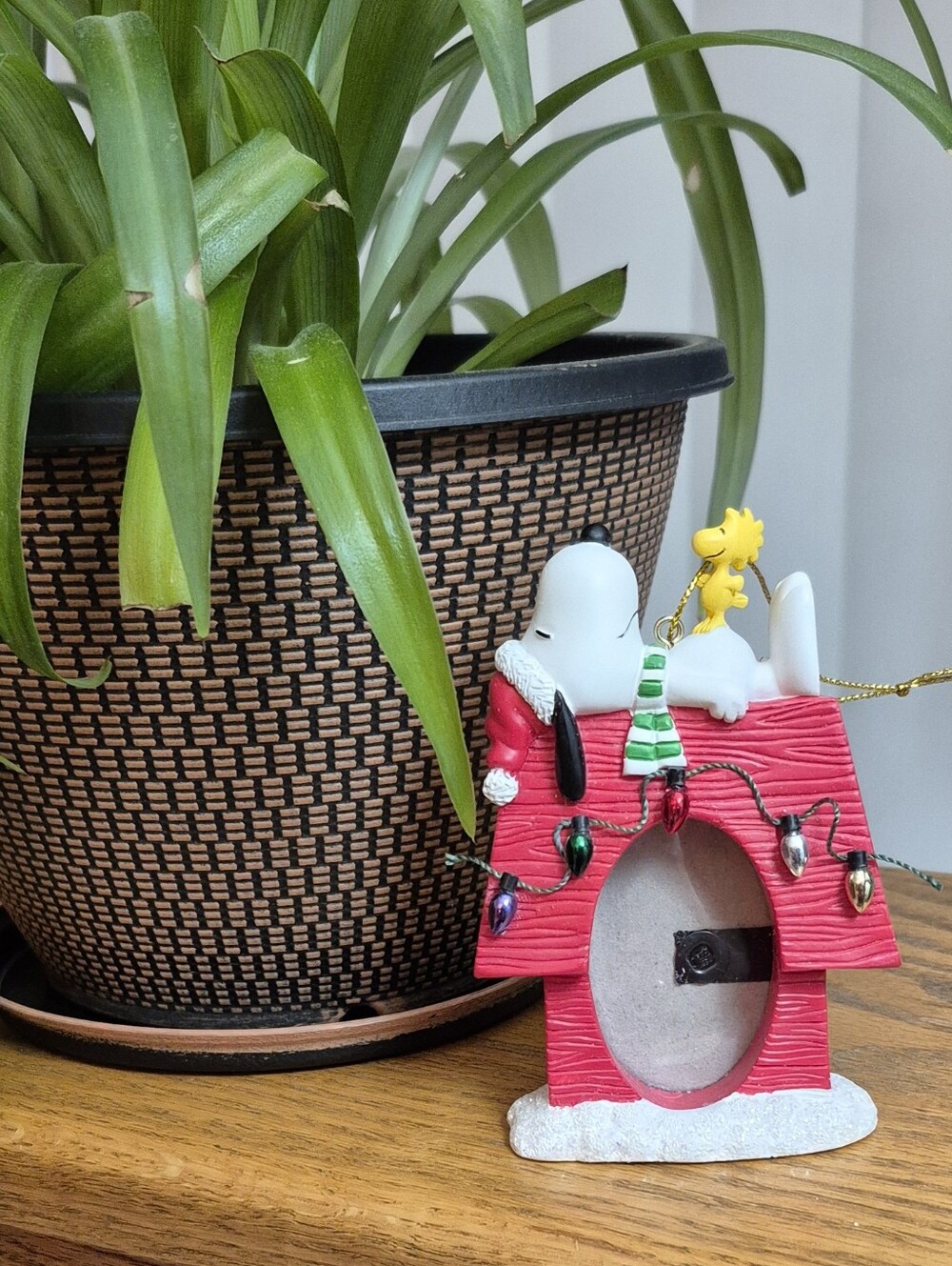 Holiday Snoopy & Woodstock Red Doghouse Picture Ornament. NEW W/O TAGS